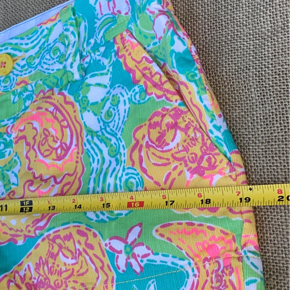 Lilly Pulitzer SugarTown WorldWide  Athletic Shorts size 4 - Picture 15 of 17